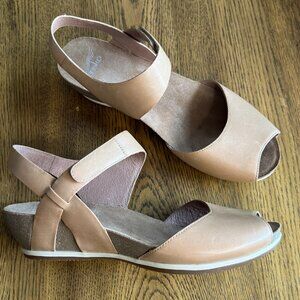 Dansko Vera Wedge Women's Peep-toe Sandal - New without tags - Size 39